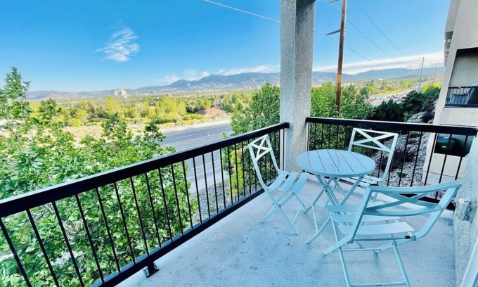 Sparks House | Vista Retreat,10 Min to Convention Center,4TVs