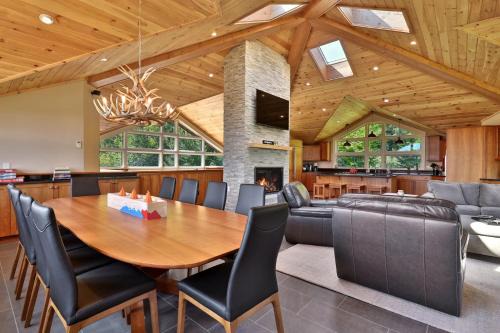 Central Vermont- Killington House | Vistas 92 - 4-Bedroom Luxury Ski On Ski Off Home with Hot Tub, Views, Amenity Center