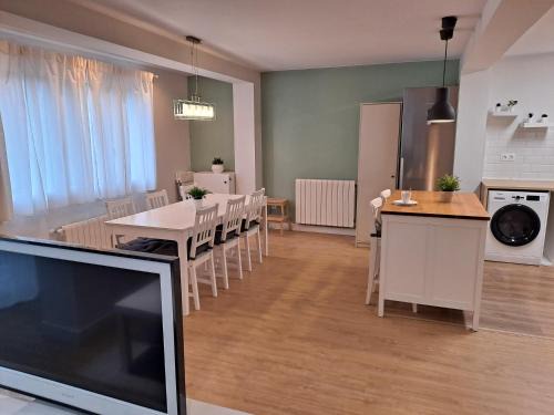 Lugo Apartment | VISTAS MURALLA CENTRICO EN ZONA PEATONAL Wi-fi VUT LU 3270