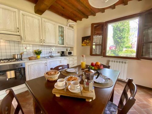 Gambassi Terme Apartment | Vivi la Toscana con Piscina e Giardino