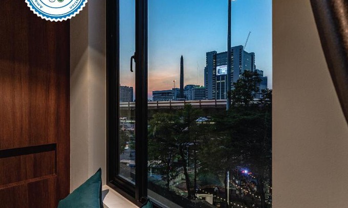 Ratchathewi Hotel | VIX Bangkok at Victory Monument