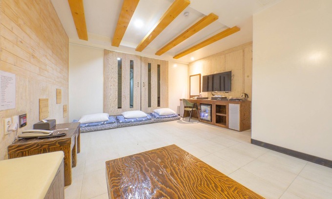 Eumseong Hotel | Voice The Zara Drive-in