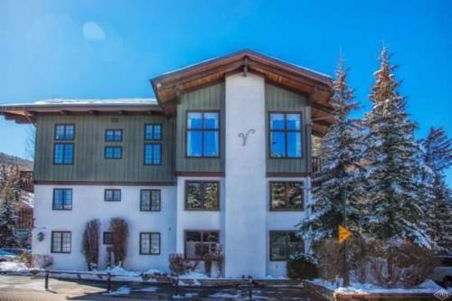 Vail Apartment | Vorlaufer Steps to Vail Village