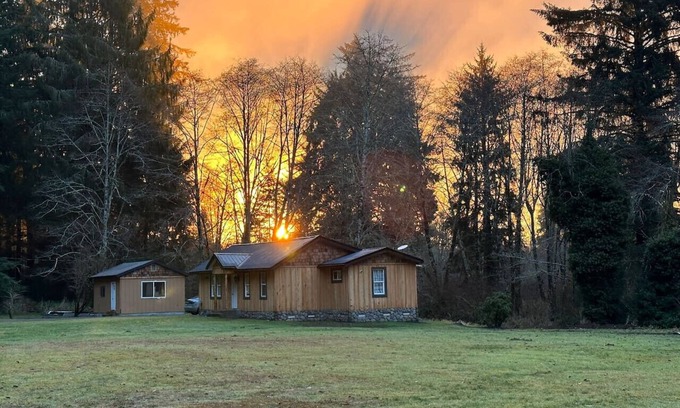 Raymond Apartment | VRBO Starry Night Cabin On The River