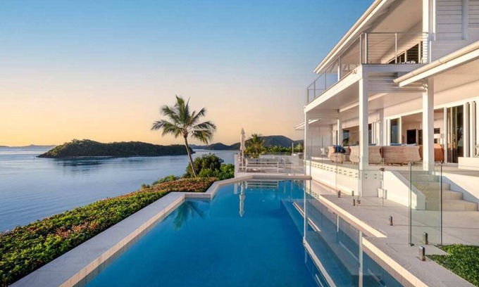 Shute Harbour House | 'Vue de Bleu' Luxury Whitsunday Retreat