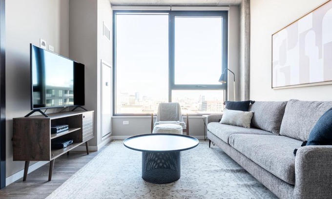 West Loop Apartment | W Loop 1BR w Pool Gym nr Fulton Mkt CHI-293