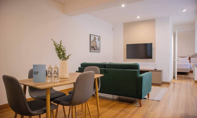 Petit Jean Ocharan Apartment | w* | Striking 1BR near Malecon in Miraflores