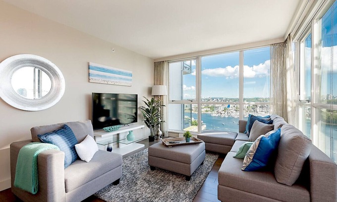 Downtown Vancouver Condo | W1 - 2 Bedroom Waterfront Condo with Vast City and Water Views