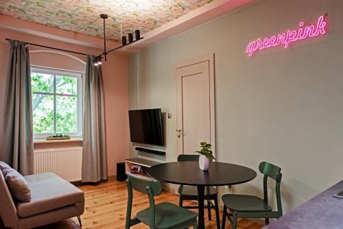 Centrum Apartment | W12 Home Station - Apartement Greenpink