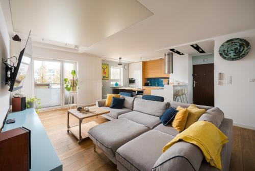 Warsaw Apartment | W411 Marina Mokotów - Lake View Apartment with Balcony, Workspace & Parking, close to Airport & City Center