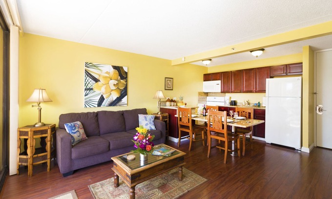Diamond Head - Kapahulu - St. Louis Condo | Waikiki Sunset Mountain View Near Beach + Parking