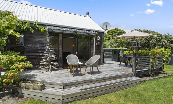 Waikanae House | Waimea Cottage - Waikanae Holiday Home