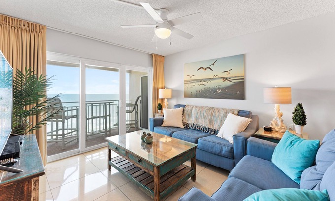 Satellite Beach Condo | Wake Up to Waves: Penthouse Condo w/Direct Ocean Views & Heated Pool π