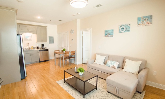 Biloxi Apartment | 🔥WALK 2 BEACH❤️ | SLEEPS 4 W/W+D