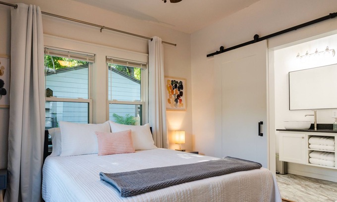 Norman House | Walk OU/Stadium - 2 FULL Baths/3 Bedrooms - Patio