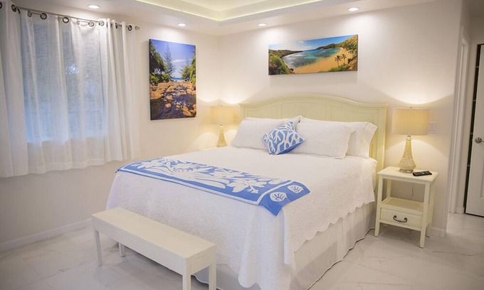 Kailua House | Walk to beach, 3 bd, 2 bth private house, heated pool, yard, AC, WIFI, parking
