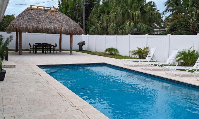 Santa Barbara Estates House | ~ Walk to Beach & Dining! ~ Private House with Pool