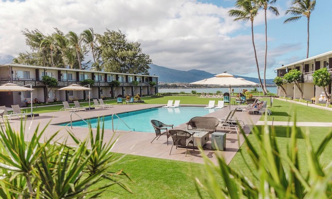 Kahului Hotel | Walk to Beach, Dine Nearby | Welcoming Room with Outdoor Pool & Airport Shuttle