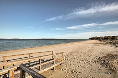 Cutchogue House | Walk to Beach Long Island Wine Country Home!