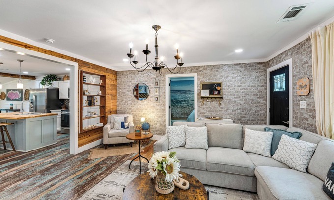 Long Mott House | Walk to Boat Ramp: Newly Remodeled Seadrift Home!