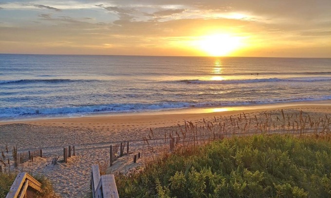 Colington Apartment | Walk To Coffee, Wine & Bay, OBX Beaches, The Tiny BoHo by The East Coast Host