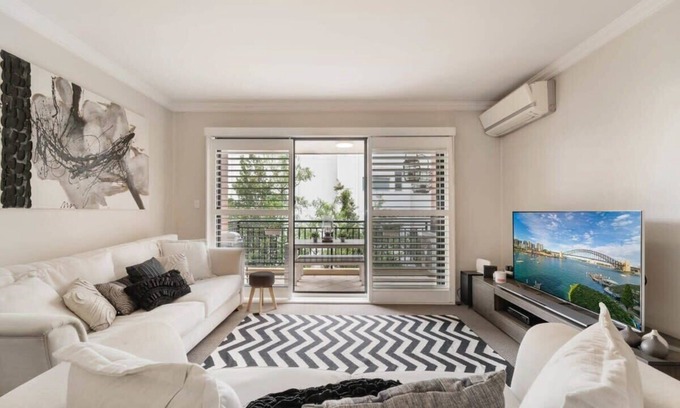 Coogee Apartment | Walk to Coogee Beach Apartment Retreat