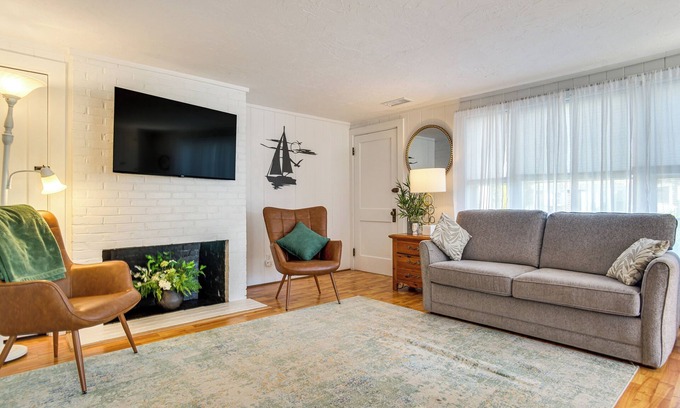 West Hyannisport Cottage | Walk to Craigville Beach: Cape Cod Gem w/Patio