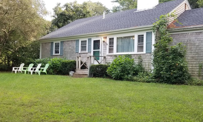 Edgartown House | Walk to Edgartown ctr, Bike to Beach!