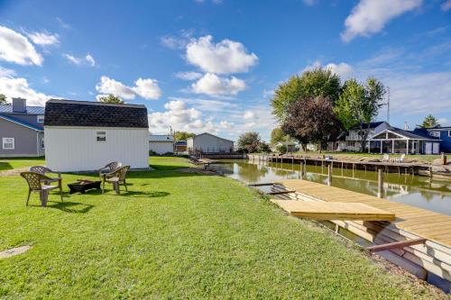 Port Clinton House | Walk to Lagoon Saloon! Chic Home on Nugents Canal