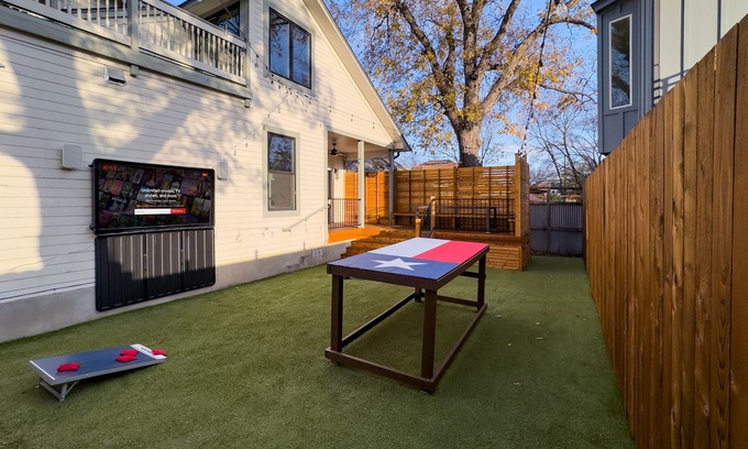 East Cesar Chavez House | Walk to Rainey! Bachelor/Bachelorette House in the Heart of ATX - Sleeps 22