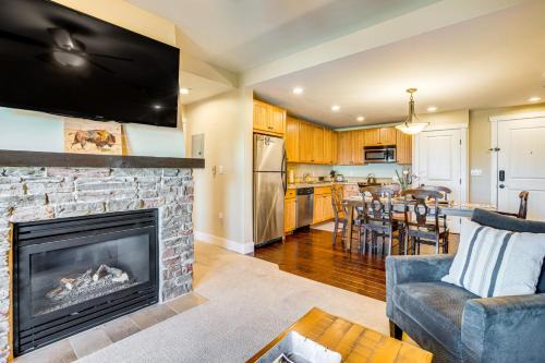 Silvercreek Apartment | Walk to Slopes Granby Condo with Balcony!