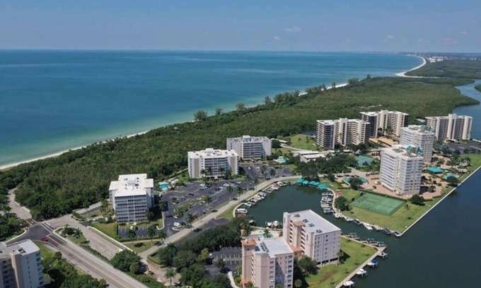 Vanderbilt Beach Condo | Walk to the beach! 2 Bedroom Condo