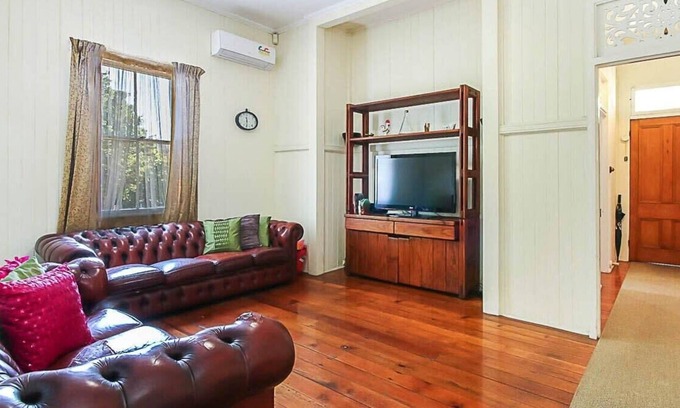 Woolloongabba Apartment | Walk to the ☆GABBA☆ Charming Character Home