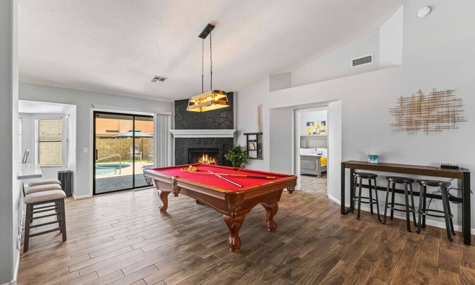 La Buena Vida House | Walk To The Stadium with Pool, Putting Green, & Pool Table & Great Location