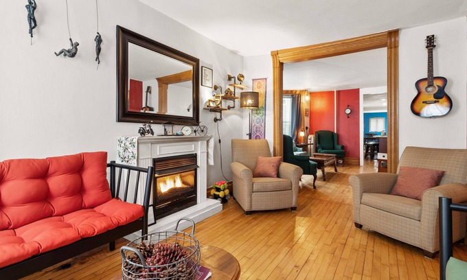 Ashfield House | WALK TO TOWN! PARKING.PET FRIENDLY 3BD 2.5b charming home in heart of Jim Thorpe