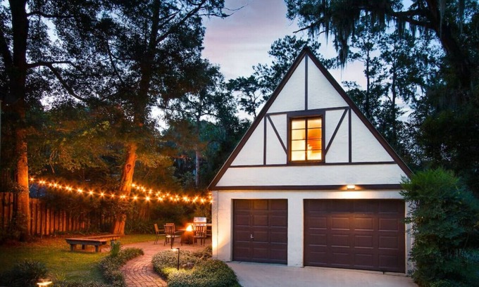 Gainesville House | Walk to UF! Historic King Bed Loft w/Private Deck