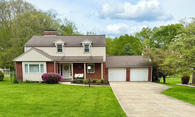 Dark Hollow Woods House | Walk to US OPEN! 4 bedroom house in Oakmont blocks from Oakmont Country Club