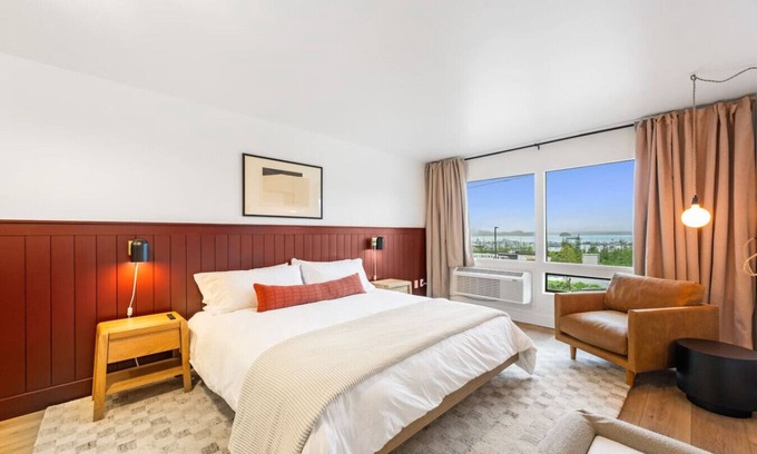 Juneau Apartment | Walkable luxe studio w/view!