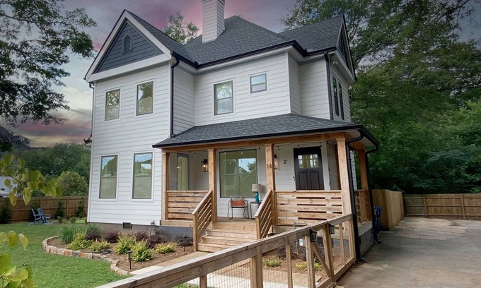 East Lake House | Walkable Luxury In East Lake