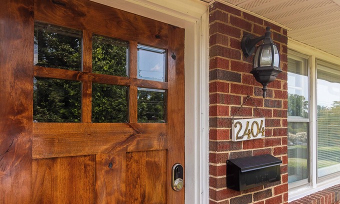 Fry's Spring House | Walkable to UVA, and Fontaine Research park, Newly Renovated Home.
