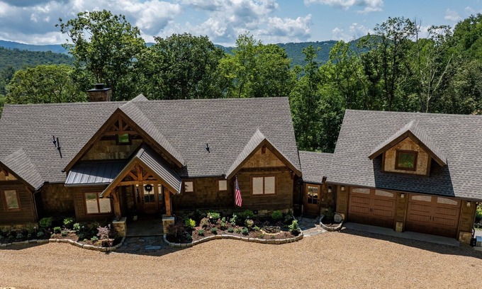 Banner Elk House | Walker's Ridge at Eagles Nest: Hot Tub, Views, Theater Room, & More!