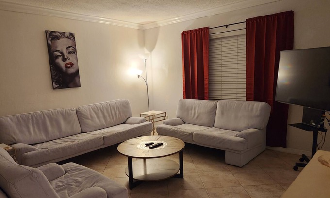 Oakland Park Condo | Want to get away and relax?