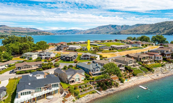 Wapato Point House | Wapato Point Vacation Home! Big Views-Resort Amenities-Short walk to Manson!