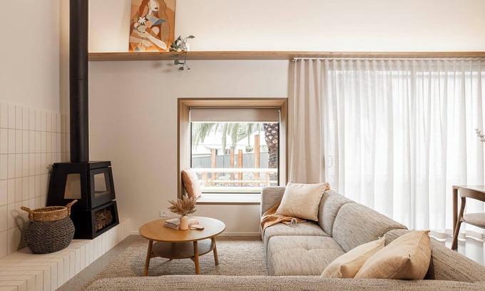 Beechworth House | Warm and welcome three bedroom home with full kitchen, walking distance to town.