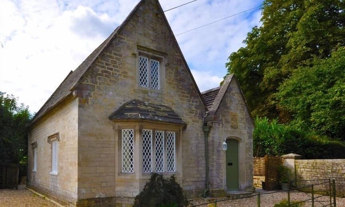 Warmwell Cottage | WARMWELL LODGE, pet friendly, with open fire in Warmwell