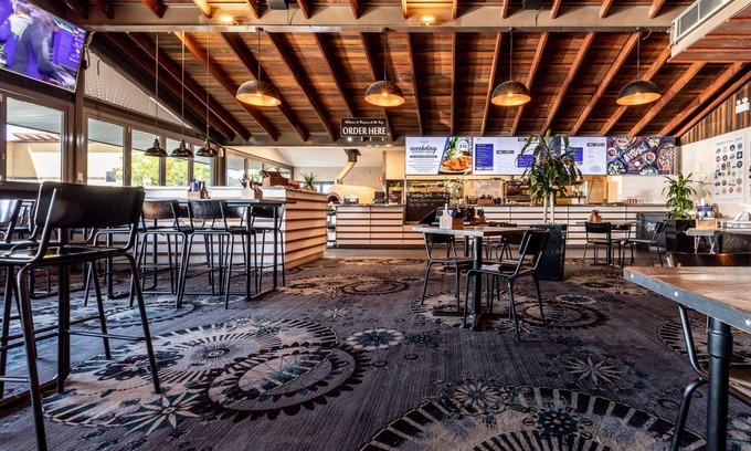 Warners Bay Hotel | Warners At The Bay