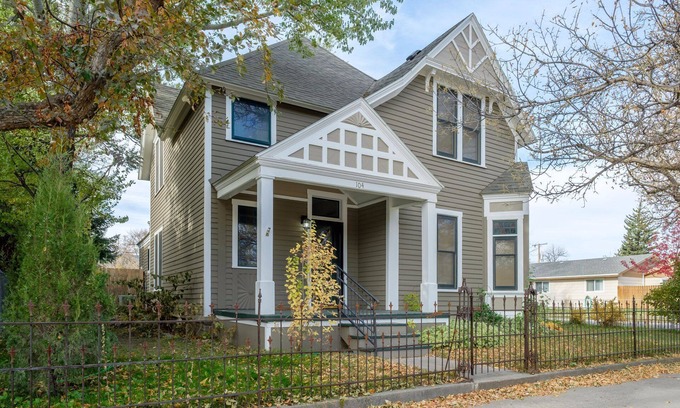 Livingston House | Warren's House - Historic Victorian Style Home in Downtown Livingston!