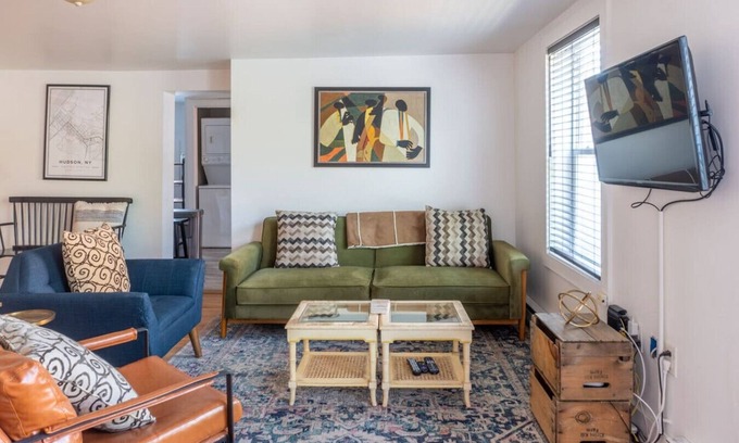 Hudson Apartment | Warren Street Middle of Town