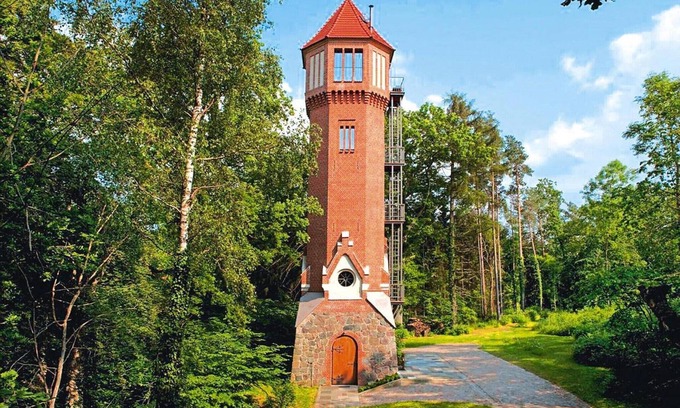 Kuchelmiss House | Wasserturm in Kuchelmiß