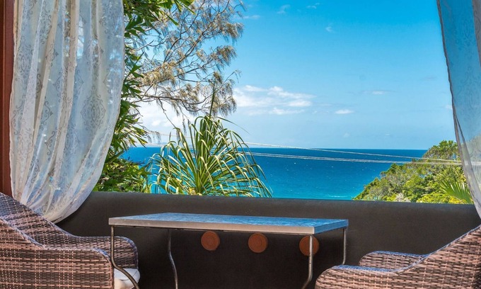 Byron Bay Apartment | Wategos Retreats Studio - steps from the ocean